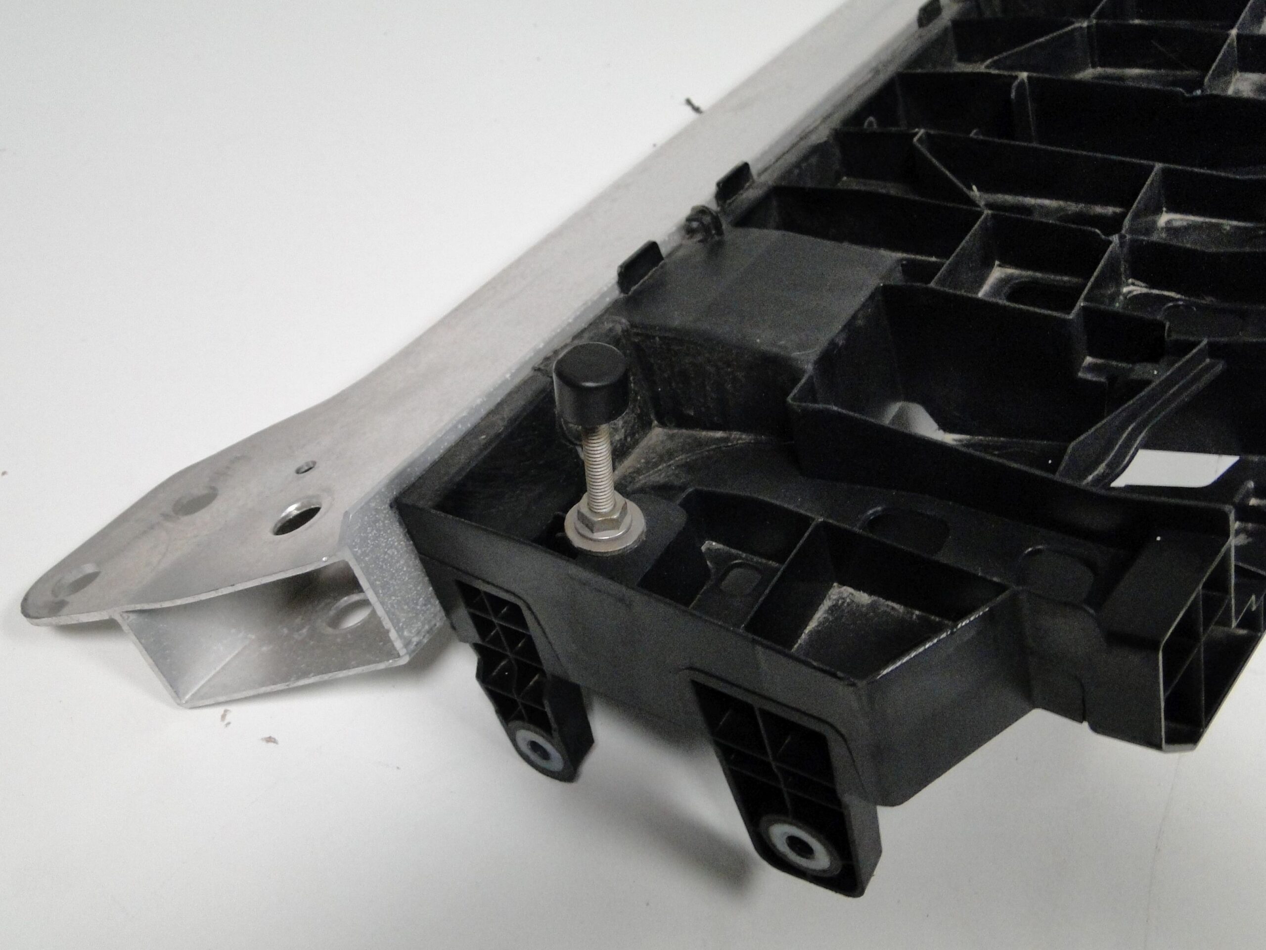 MERCEDES PAS PRZEDNI CZOŁOWY WZMONCNIENIE BELKA GÓRNA EQE 295 V295 - obrazek 4