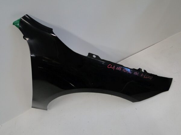 MERCEDES BŁOTNIK PRAWY PRZEDNI CZARNY 191 CLA 118 C118 X118 W118