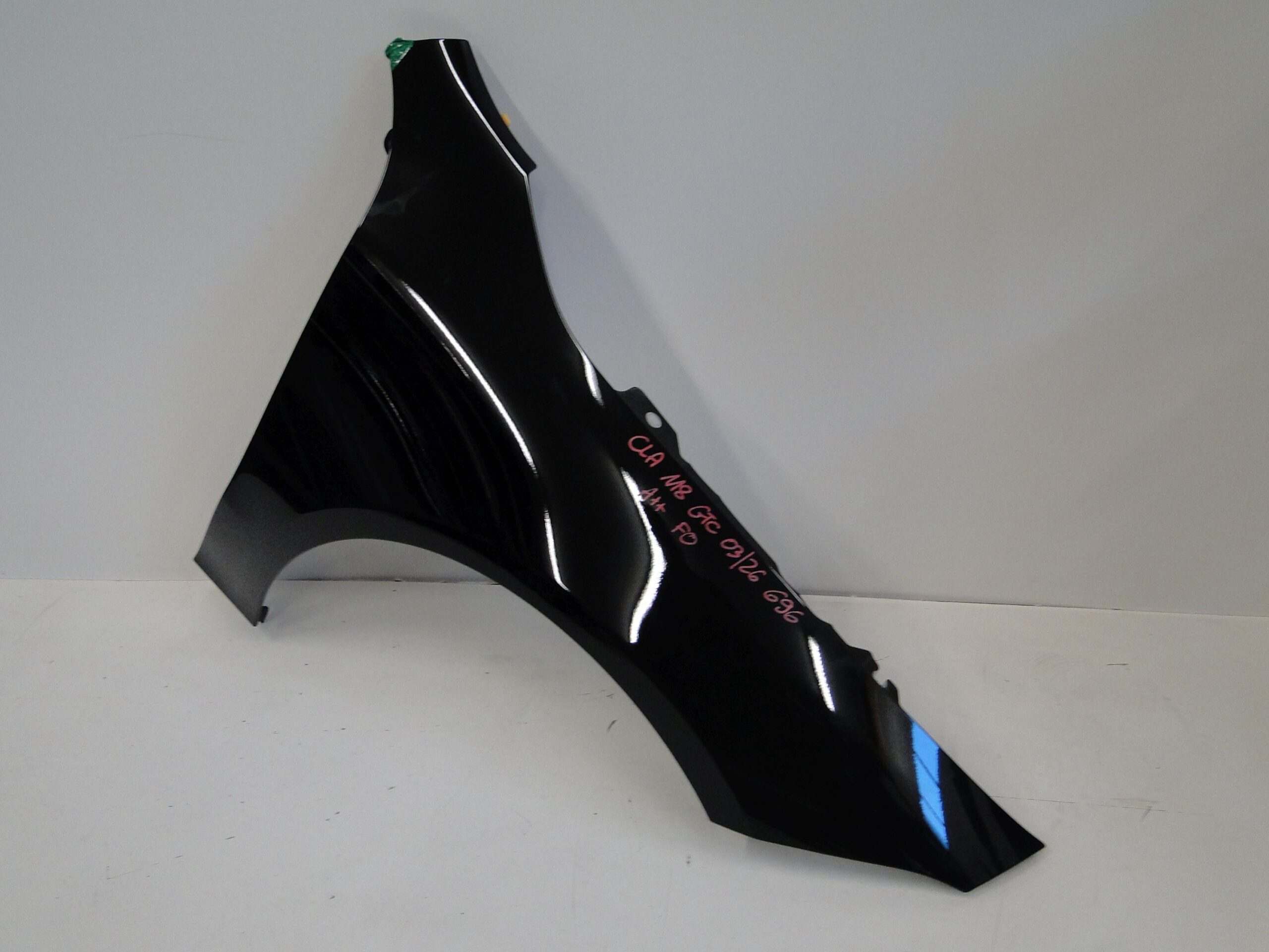 MERCEDES BŁOTNIK PRAWY PRZEDNI CZARNY 696 CLA 118 C118 X118 W118 - obrazek 4