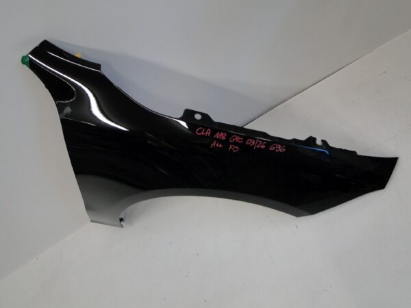MERCEDES BŁOTNIK PRAWY PRZEDNI CZARNY 696 CLA 118 C118 X118 W118