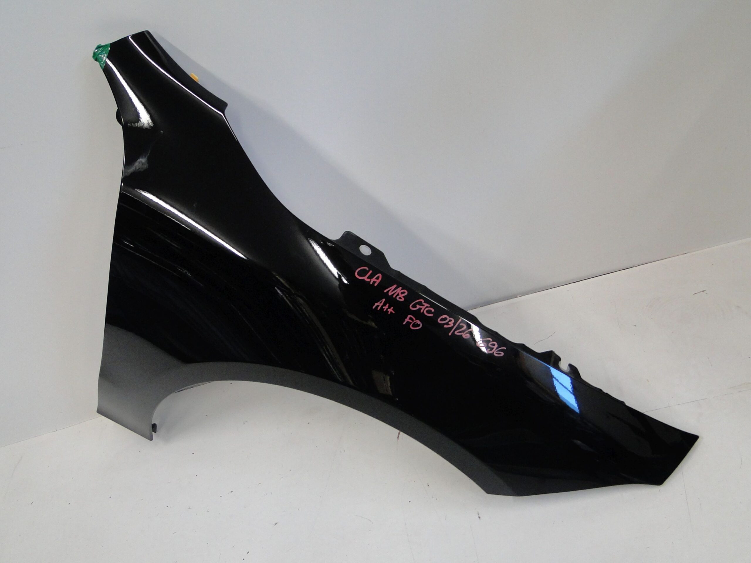 MERCEDES BŁOTNIK PRAWY PRZEDNI CZARNY 696 CLA 118 C118 X118 W118 - obrazek 3