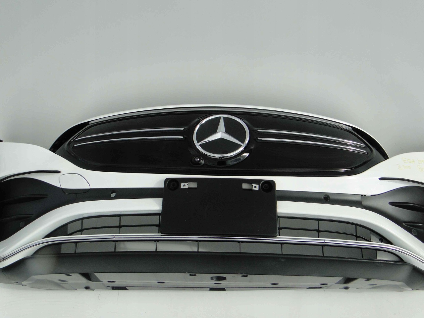 MERCEDES ZDERZAK PRZEDNI AMG BEZ PTS BIAŁY 149 EQA 243 H243 PRZED LIFTEM - obrazek 4