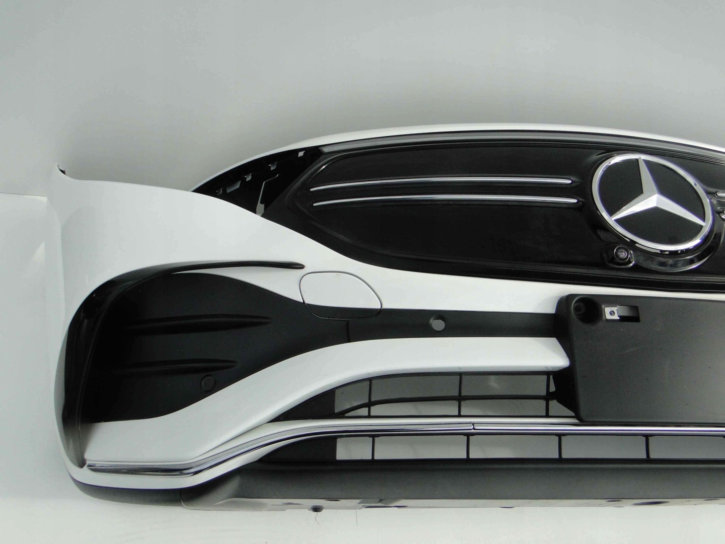 MERCEDES ZDERZAK PRZEDNI AMG BEZ PTS BIAŁY 149 EQA 243 H243 PRZED LIFTEM - obrazek 3