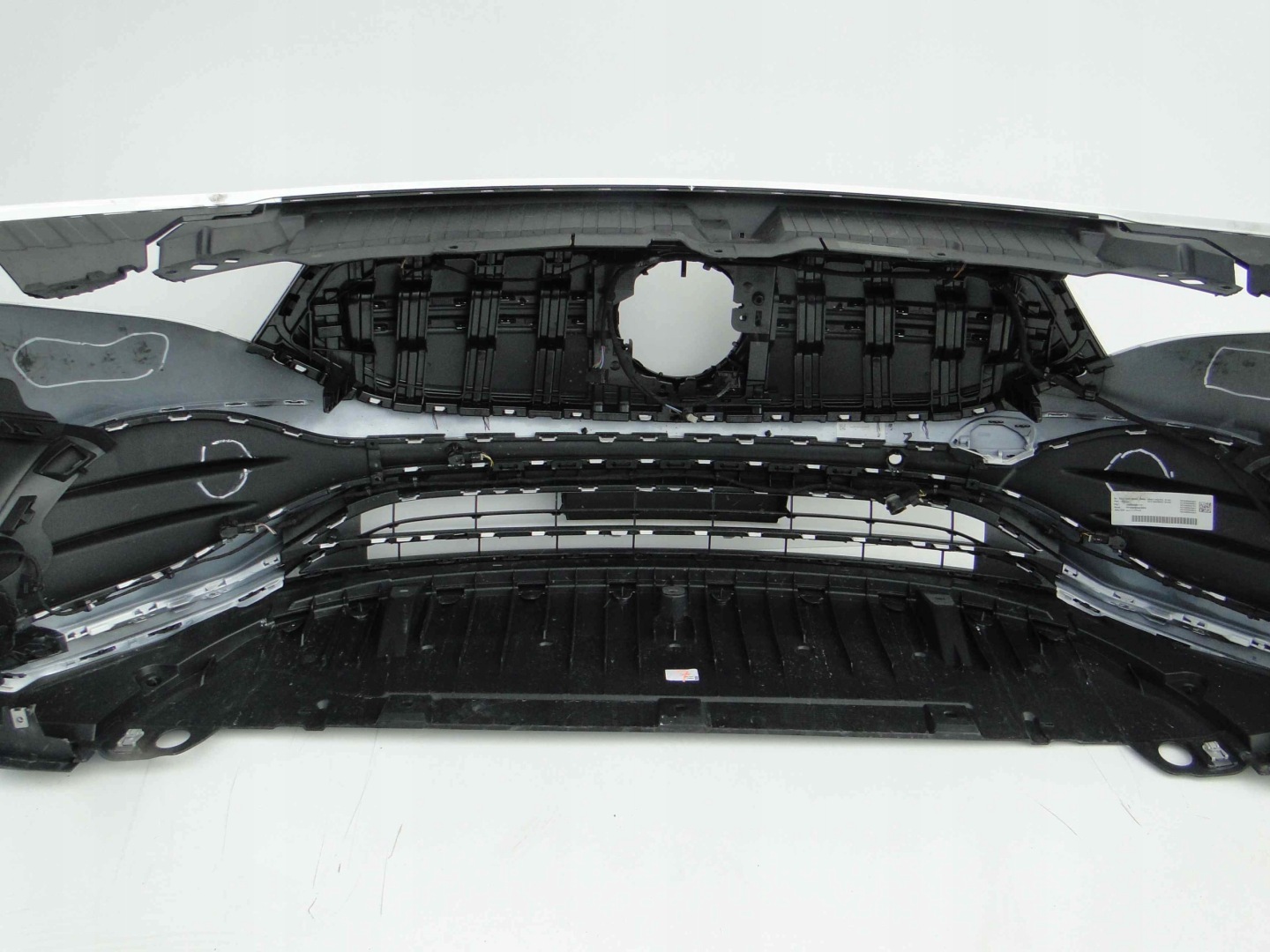 MERCEDES ZDERZAK PRZEDNI AMG BEZ PTS BIAŁY 149 EQA 243 H243 PRZED LIFTEM - obrazek 13