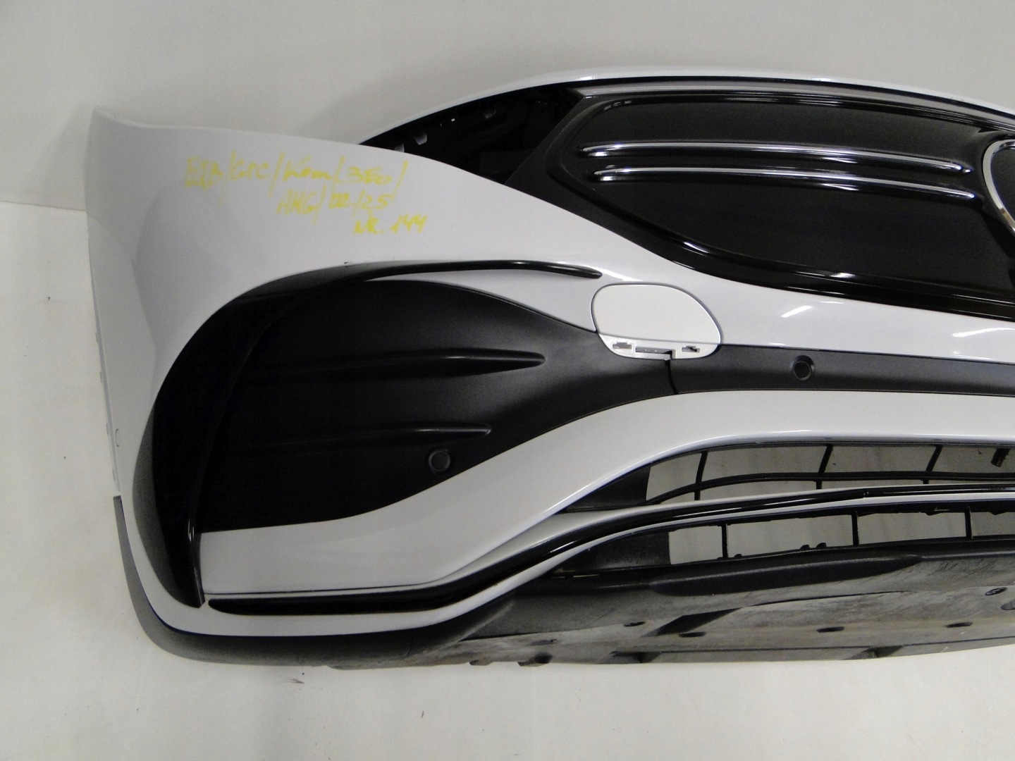 MERCEDES ZDERZAK PRZEDNI AMG PTS BIAŁY 144 EQB 243 X243 PRZED LIFTEM - obrazek 4